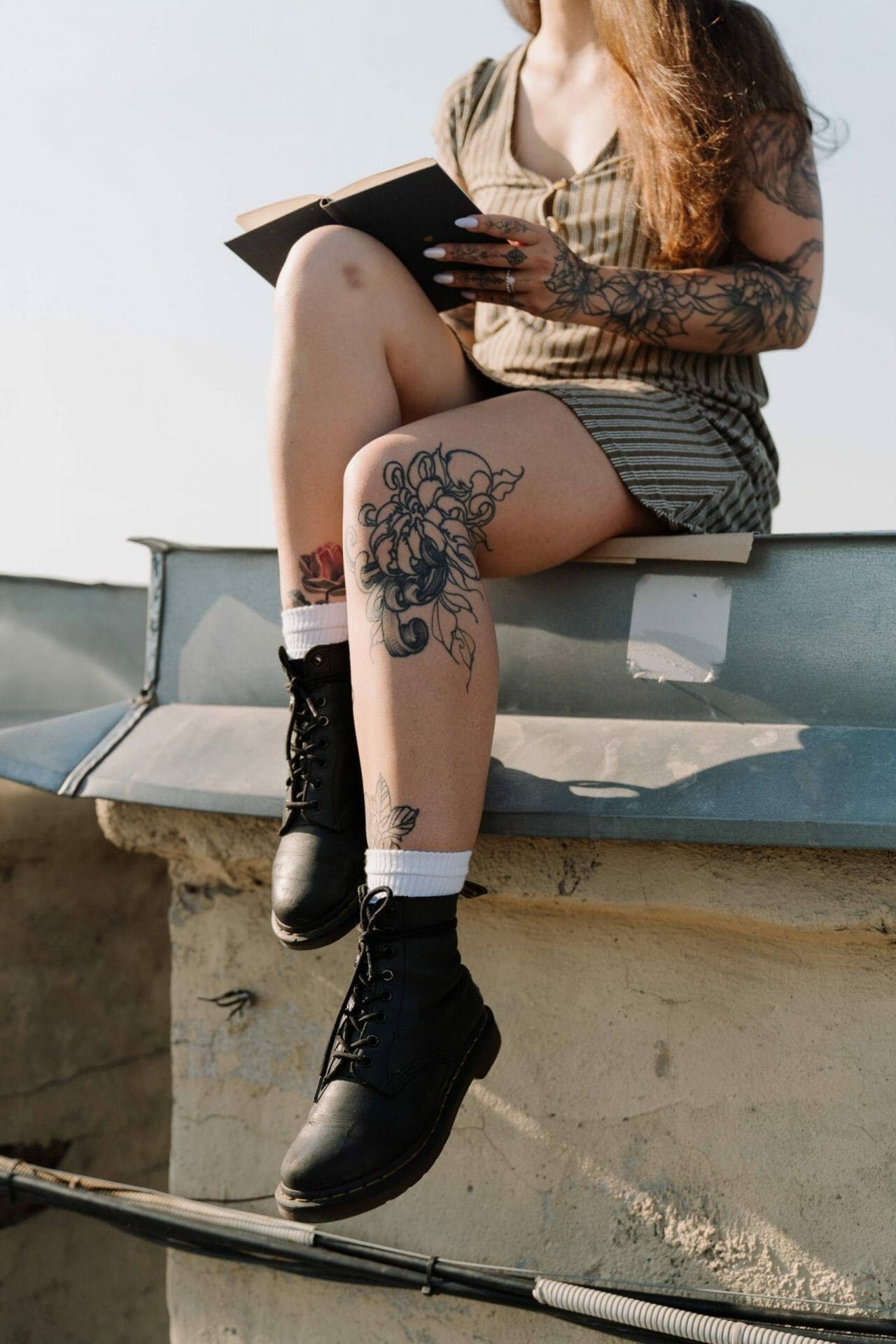 girl with tattoos leg tattoo knee tattoo reading celebrity ink